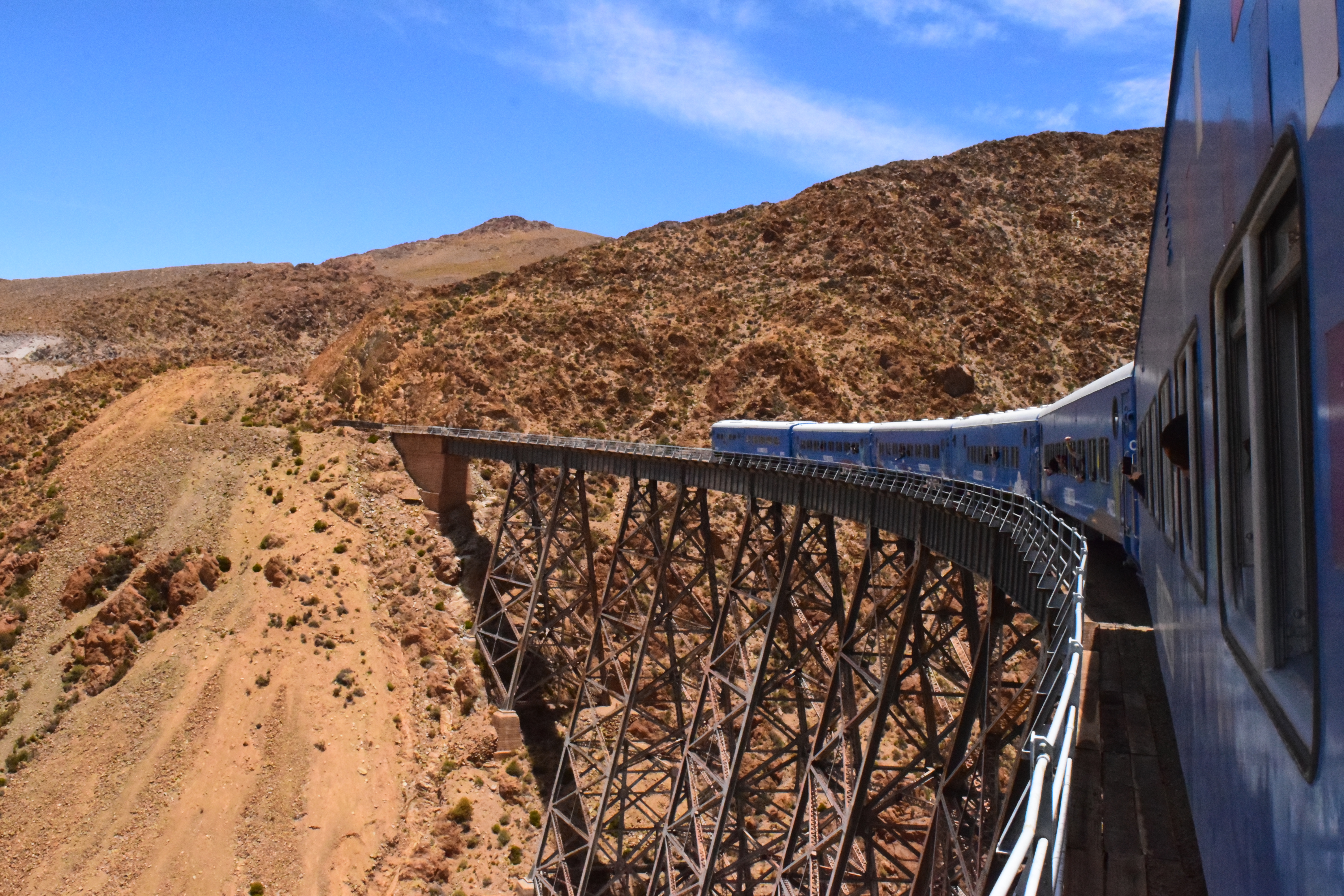 ウマワカ＆サリーナス･グランデ塩湖|標高4200mに架かるポルボリージャ鉄橋を走る「雲の列車」